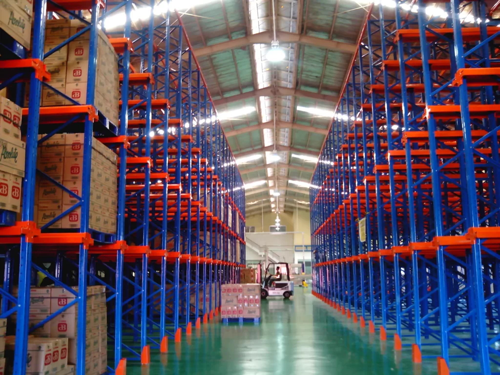 warehouse drive in pallet rack